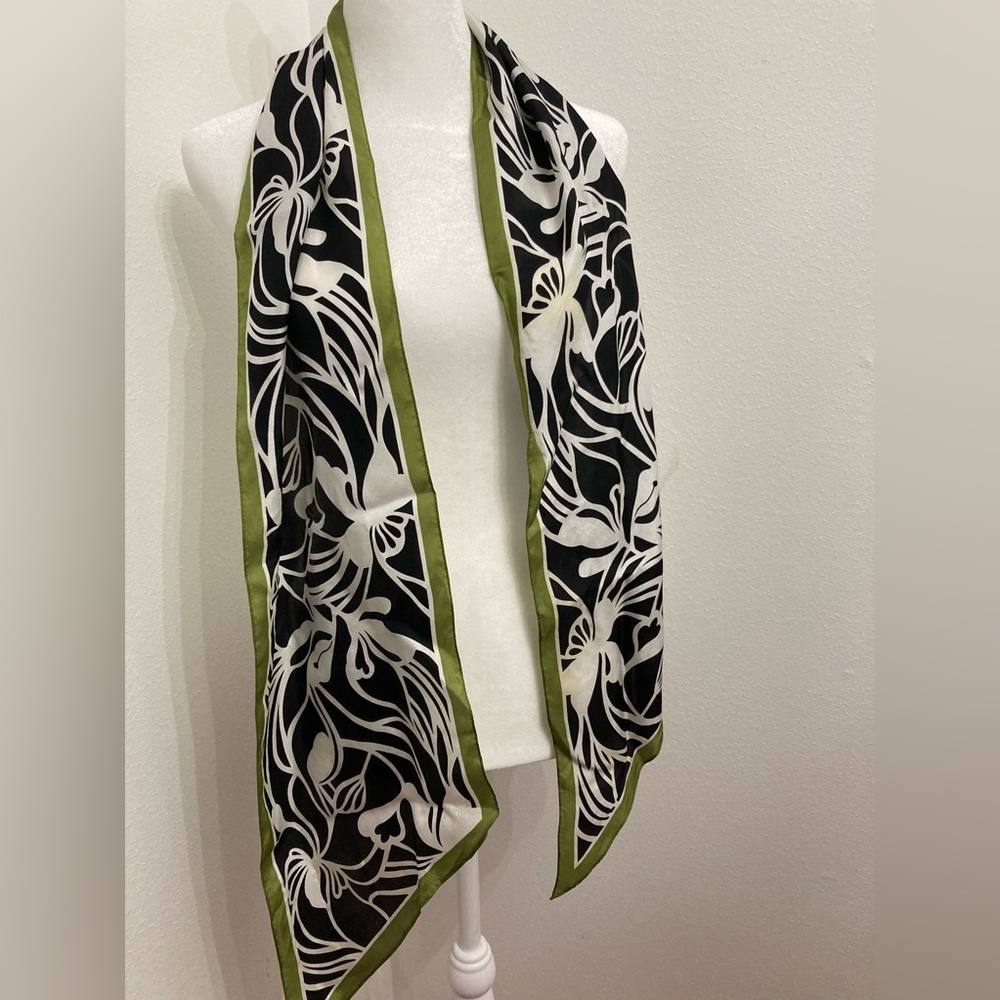 Bundle of Three Fashionable Trendy Scarves - Picture 5 of 9